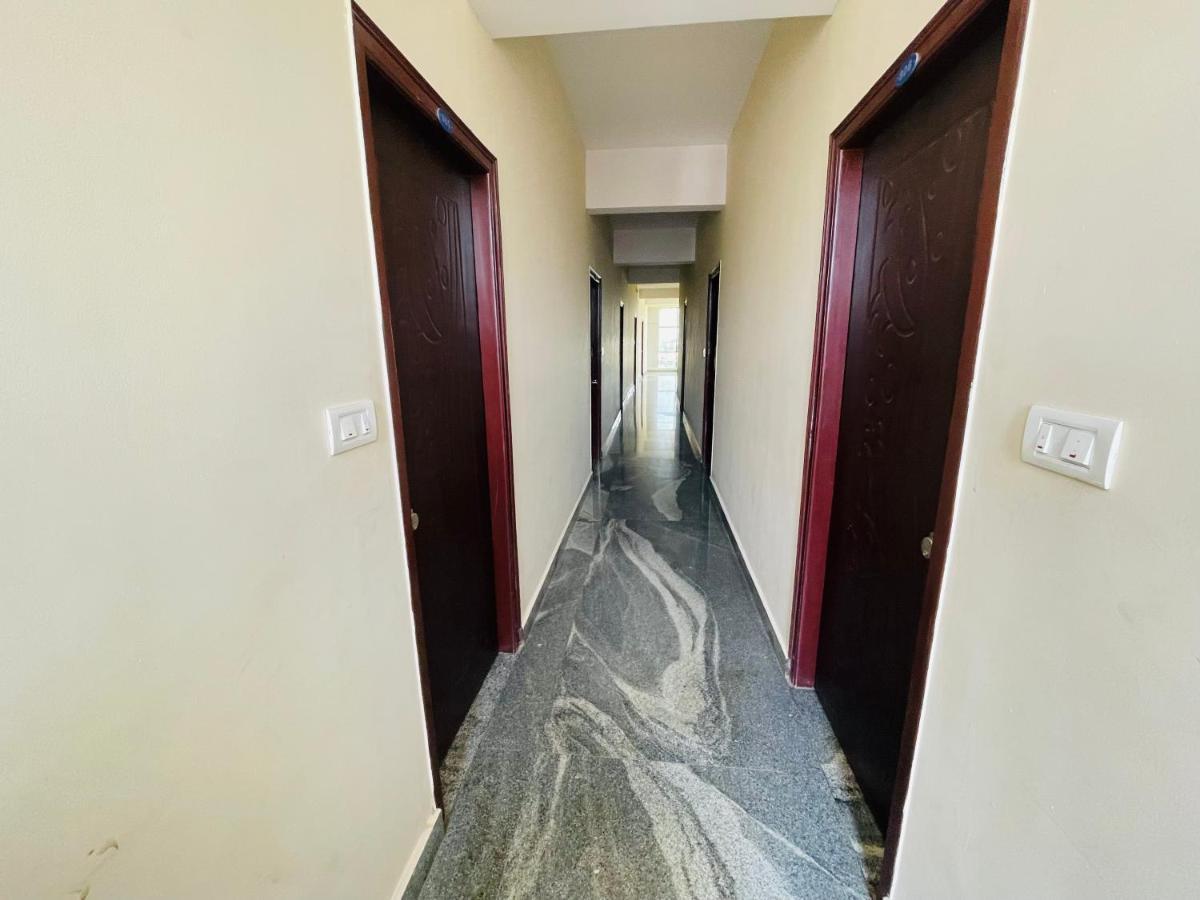 מלון מייזור Crown Residency מראה חיצוני תמונה
